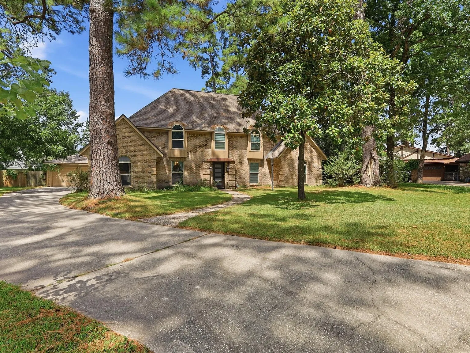5 bed, 2.5 bath, 2592 sqft, $3,700 — Photo 3