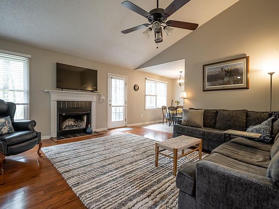 5th image of 356 Oak Meadows Dr