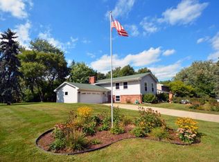 2448 Lamplight Dr, Woodbury, MN 55125