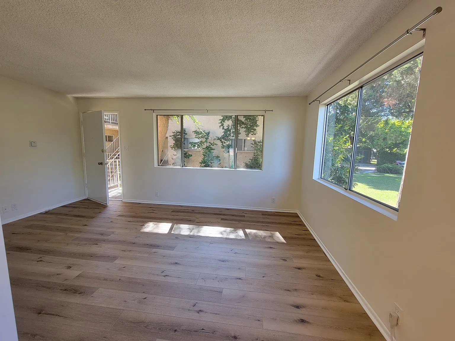 2 bed, 732 sqft, $2,385 — Photo 2