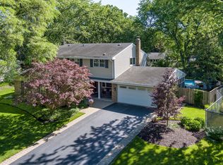 1945 Smith Rd, Northbrook, IL 60062