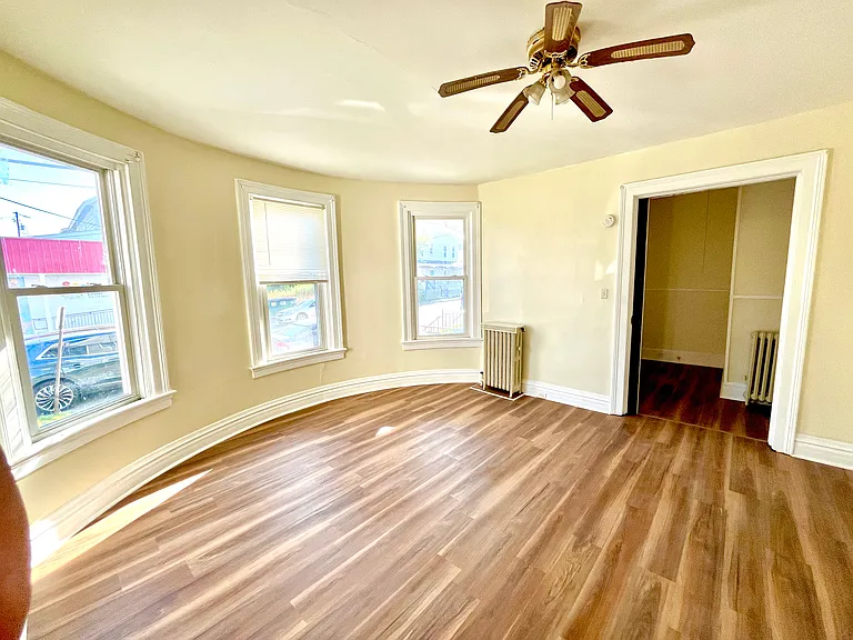 1310 Washburn St #1 — Photo 9