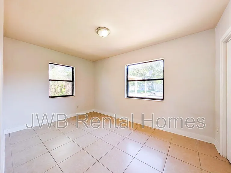 3232 Dellwood Ave — Photo 5