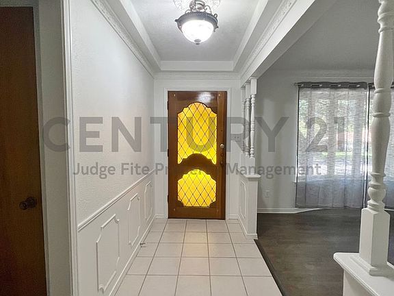 2nd image of 1008 Pine Tree Ln