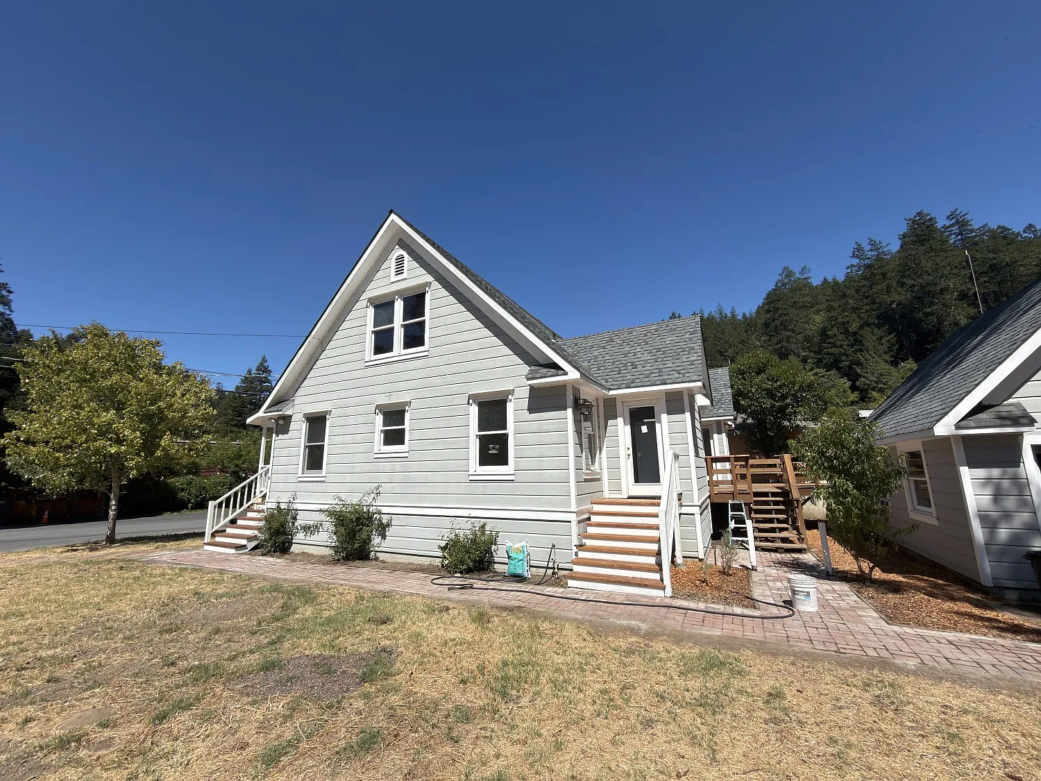 3 bed, 1.5 bath, 1141 sqft, $3,190 — Photo 2