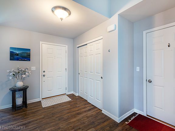 4th image of 308 Fieldstone Dr