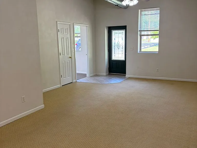 1410 Eisenhower St — Photo 4