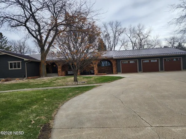 4545 Golf Course Rd, Watertown, SD 57201