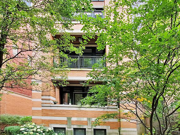 2nd image of 639 W Melrose St APT 2S