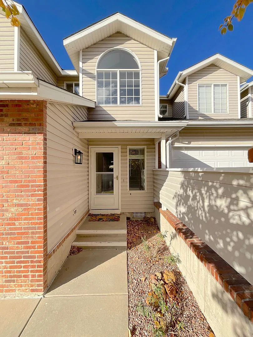 3 Bedroom/Office Townhome Available Near 21st St & Lower Gold Camp Rd! — Photo 3