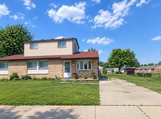 27002 Stacy St, Taylor, MI 48180