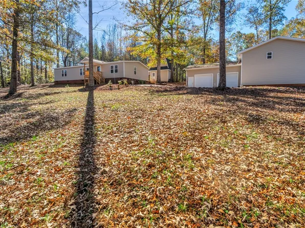 226 Red Oak Dr, Wellford, SC 29385