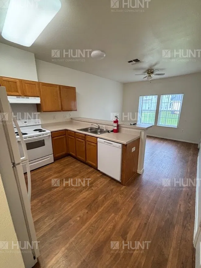 3 bed, 2.5 bath, 1609 sqft, $1,900 — Photo 3