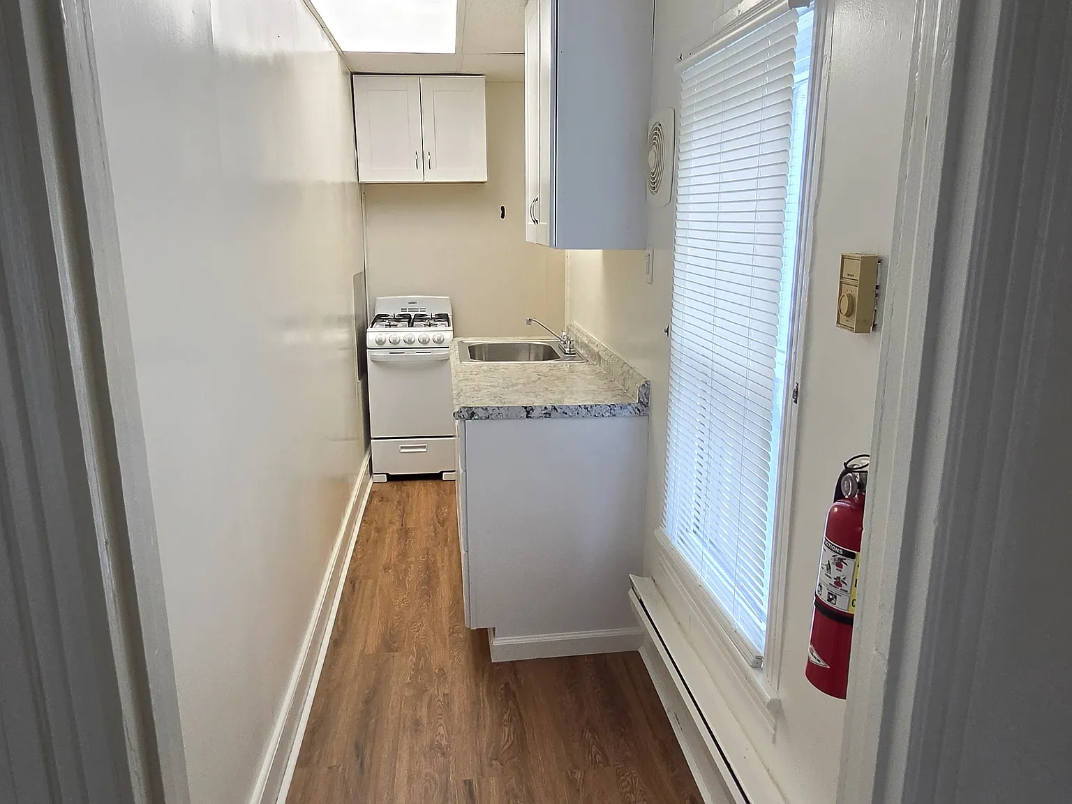 1 bed, 800 sqft, $1,300 — Photo 2