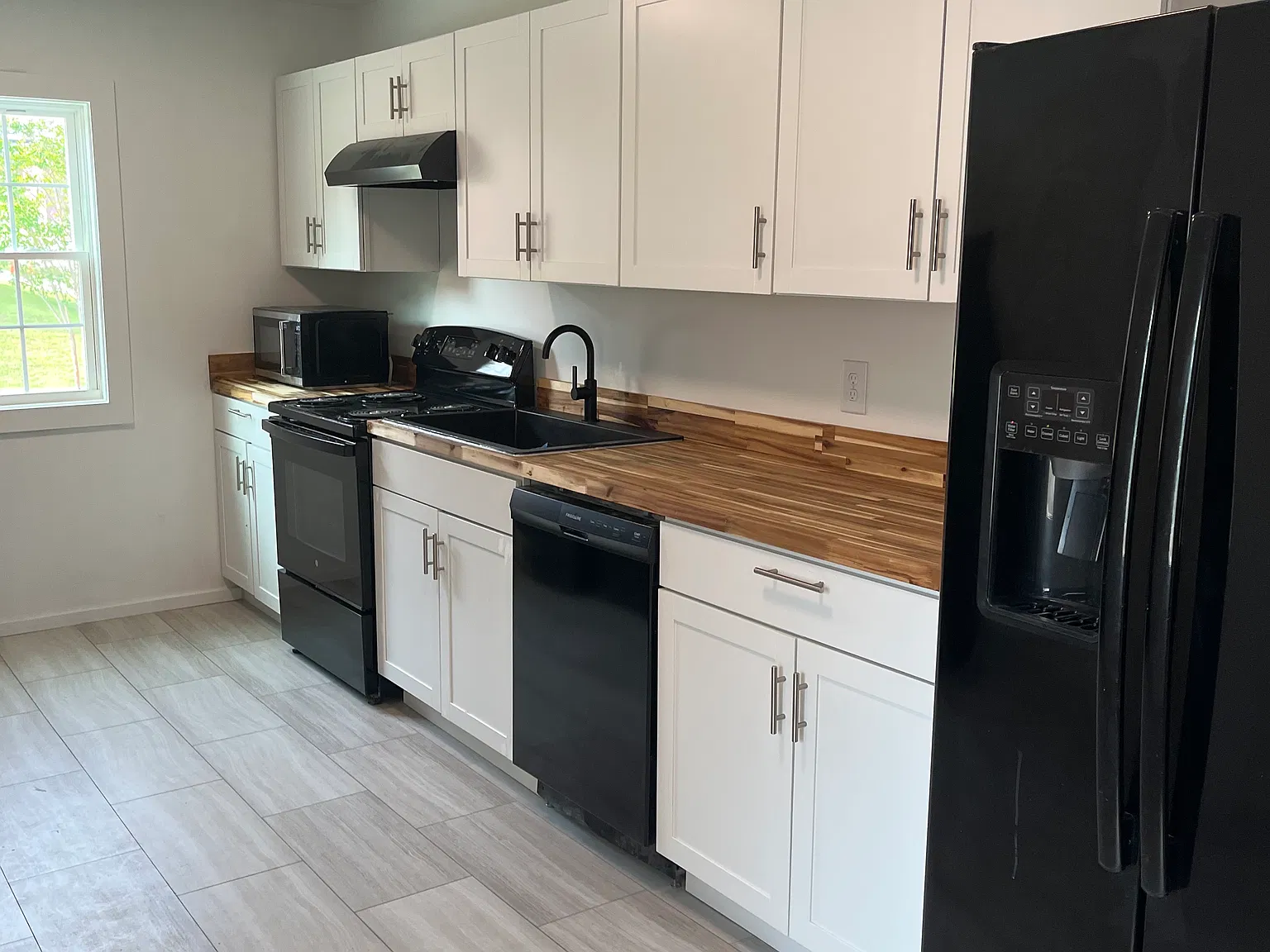 3 bed, 1200 sqft, $3,000 — Photo 2