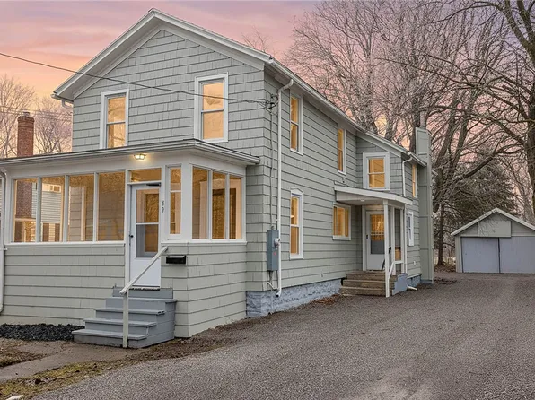 49 South St, Le Roy, NY 14482