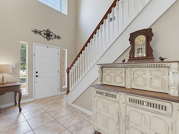3rd image of 222 Alexandra Dr