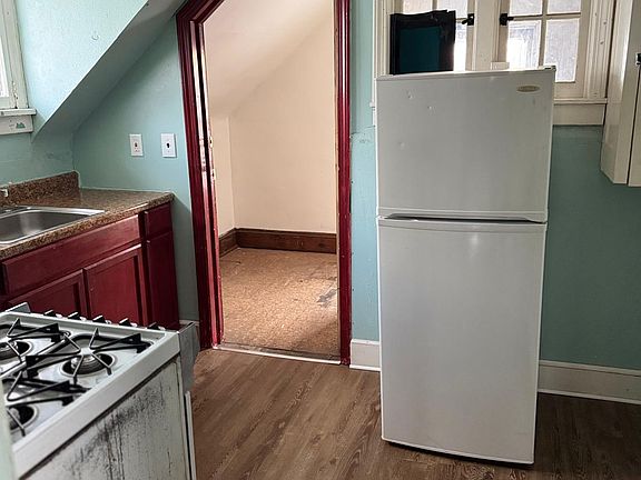 3rd image of 1760 Catalpa Rd #3