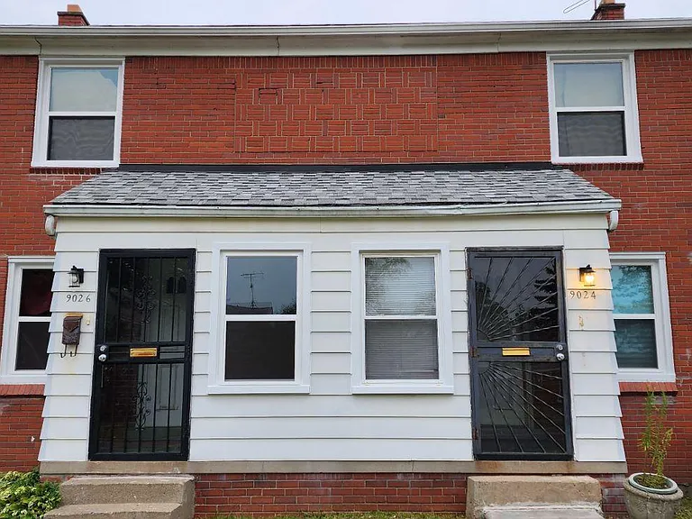 9024 Evergreen Ave — Photo 1