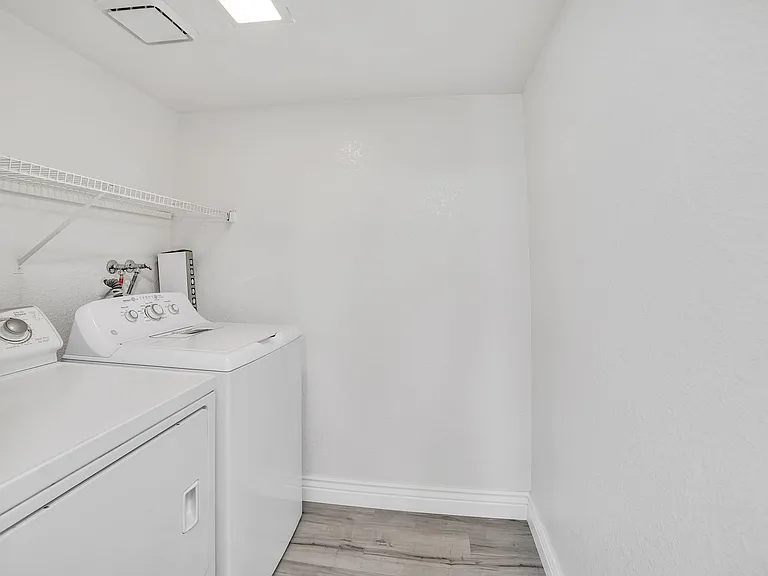 2304 Chatfield Dr — Photo 8