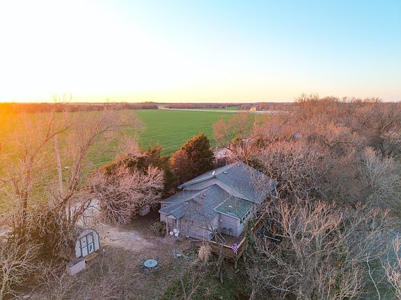3rd image of 1722 S Perth Rd