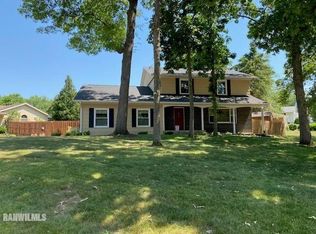 715 Towne Dr, Freeport, IL 61032