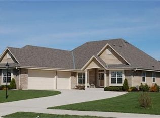 N77W17156 Overlook Trl, Menomonee Falls, WI 53051