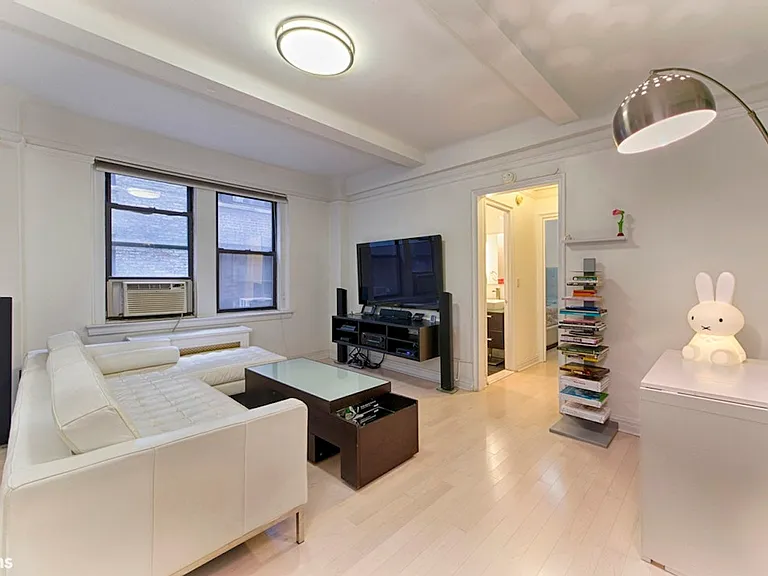 142 E 49th St #7C — Photo 1