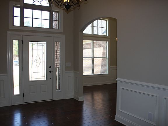 Front Entrance
& Dining Room