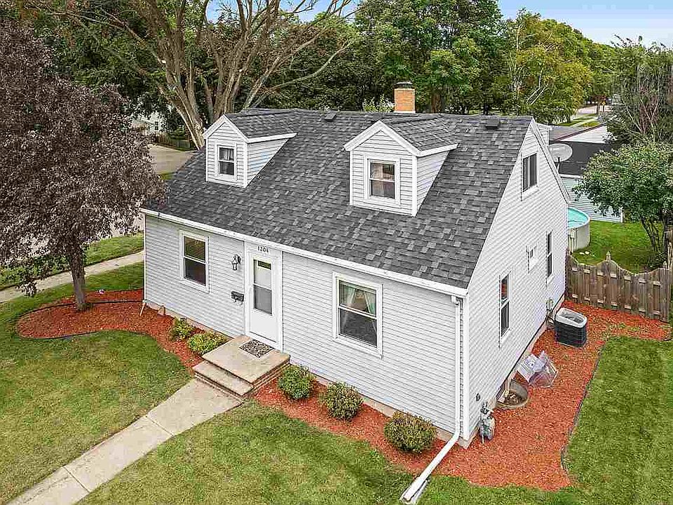 1st image of 1304 Desnoyers St