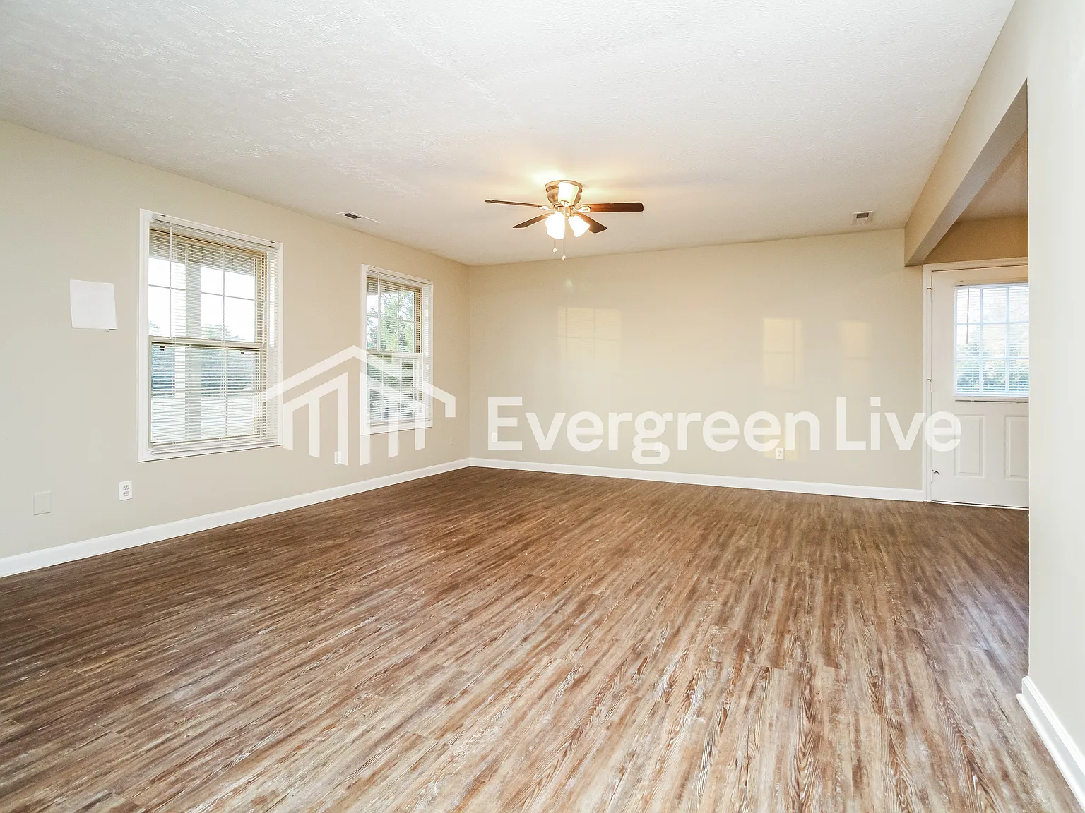 3 bed, 2.0 bath, 1824 sqft, $1,495 — Photo 3