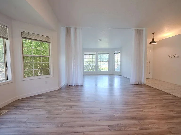 5643 N Citadel Way — Photo 7