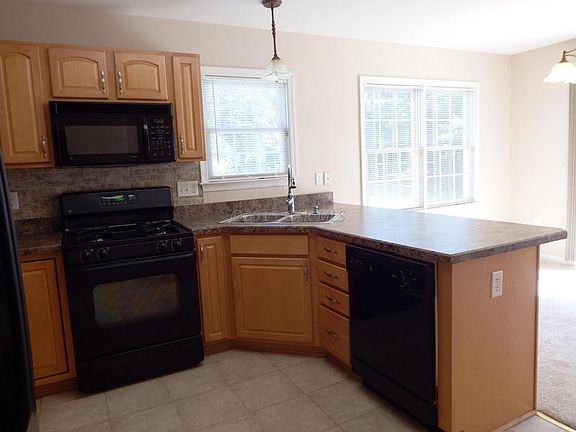 4th image of 733 Marquis Ave