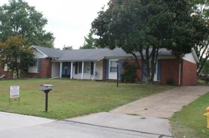 1st image of 2925 Wellington Dr