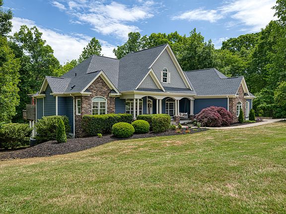 4th image of 251 Sicily Dr