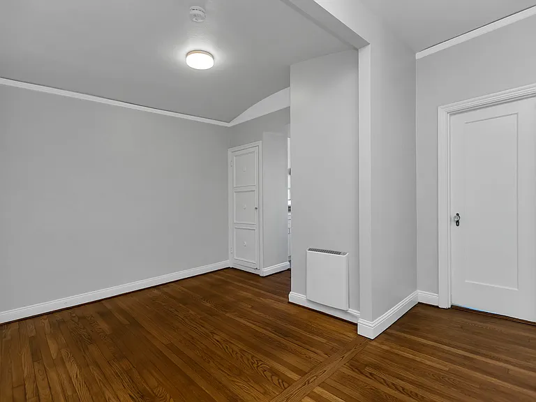 300 Buchanan — Photo 11