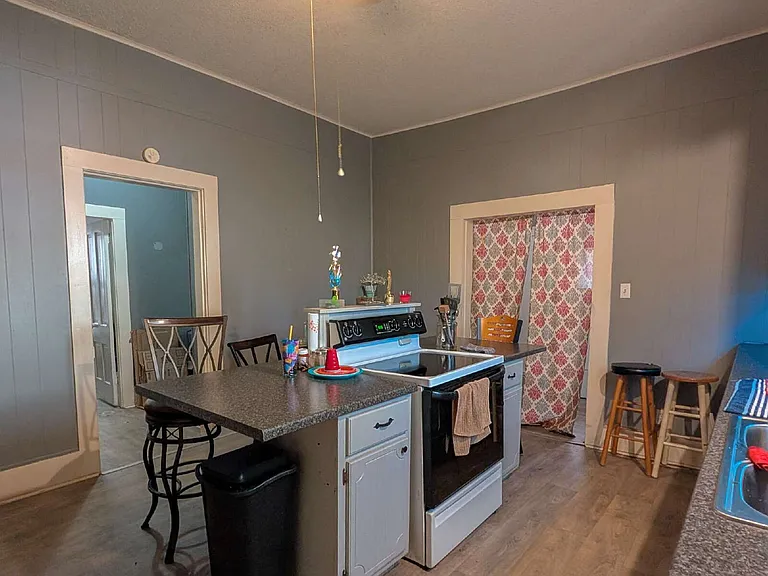 309 Elm St — Photo 4