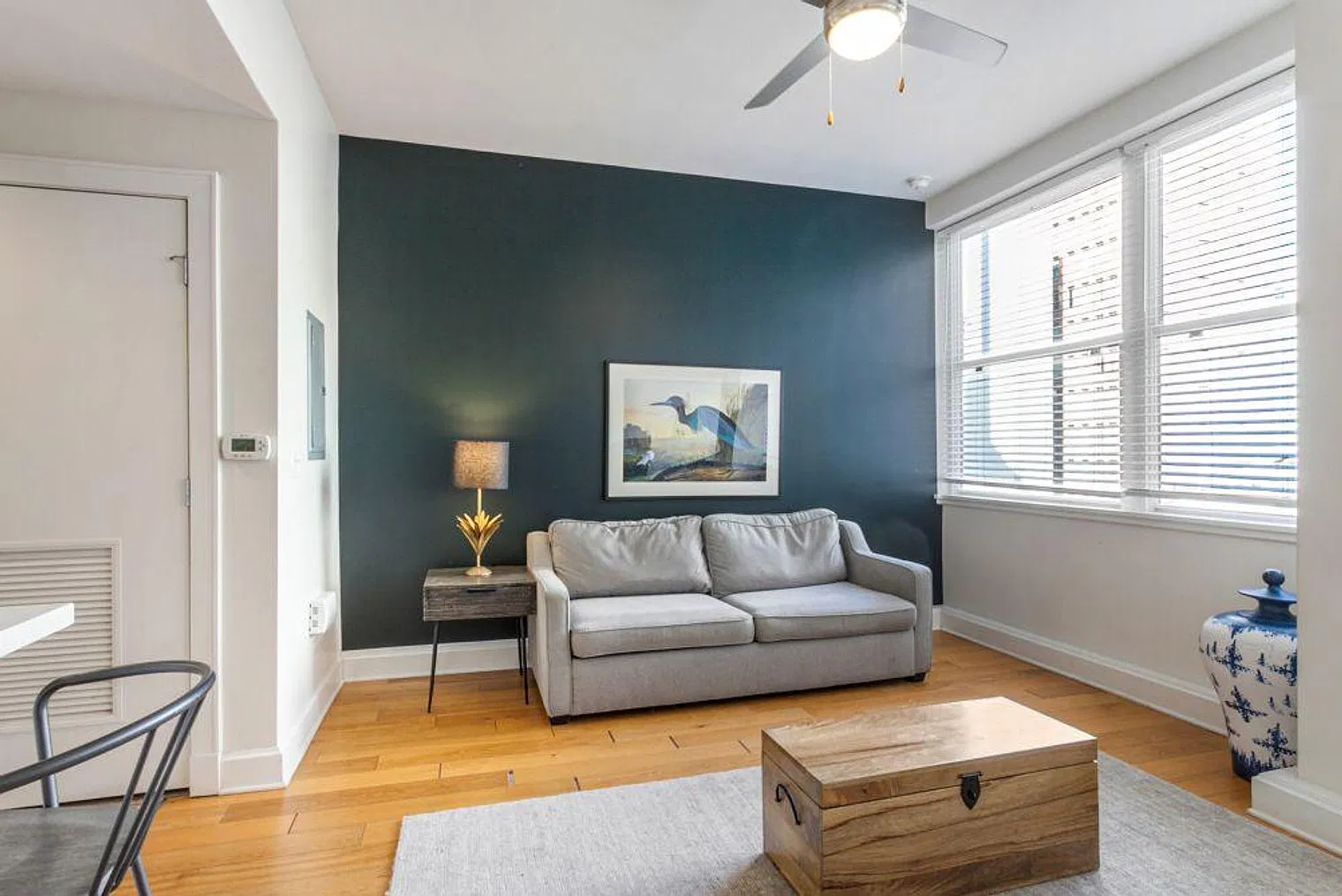 1 bed, 1.0 bath, 430 sqft, $4,294 — Photo 2