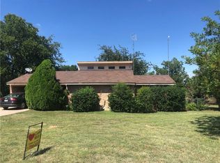 909 N Pecan St, Hico, TX 76457