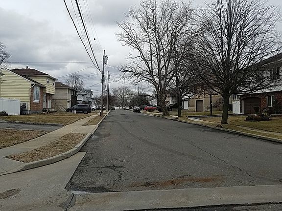 4th image of 691 Park Ln