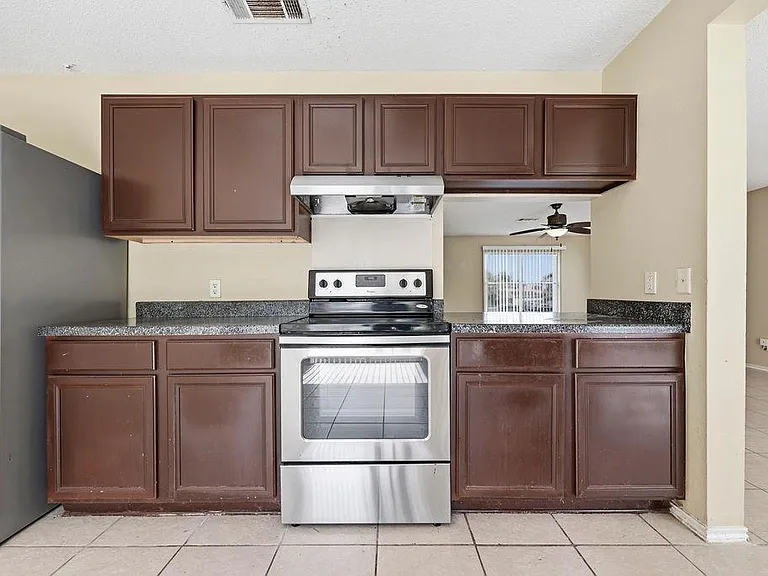 1109 Bradbury Ln — Photo 21