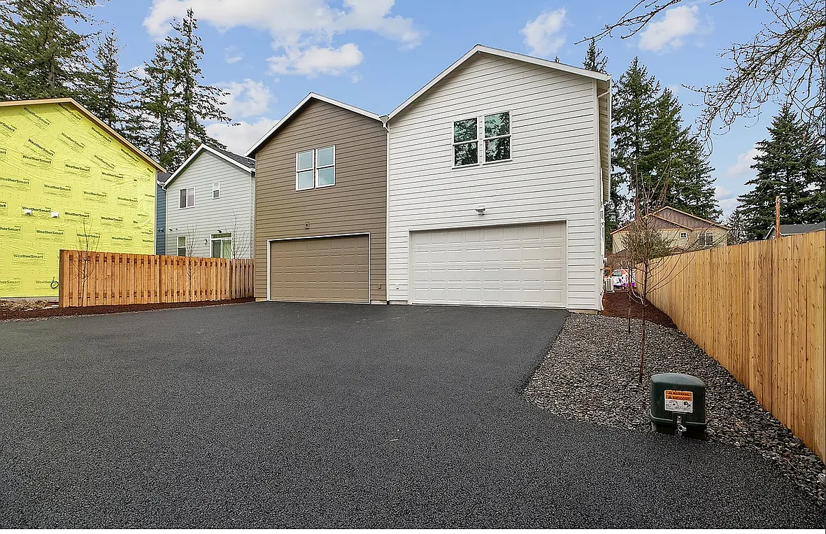 4 bed, 2.5 bath, 1734 sqft, $2,895 — Photo 2