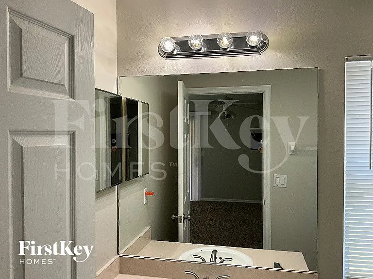 709 La Costa St — Photo 10
