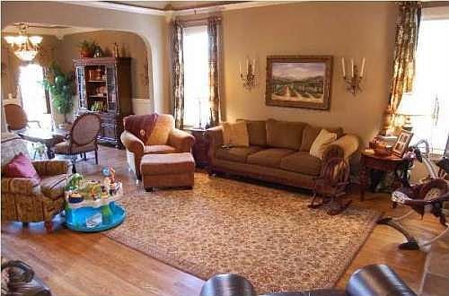 2nd image of 224 River Oaks Dr