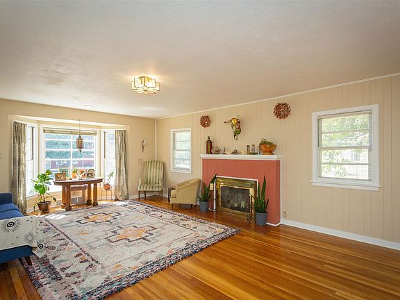 3rd image of 1401 Highland Rd
