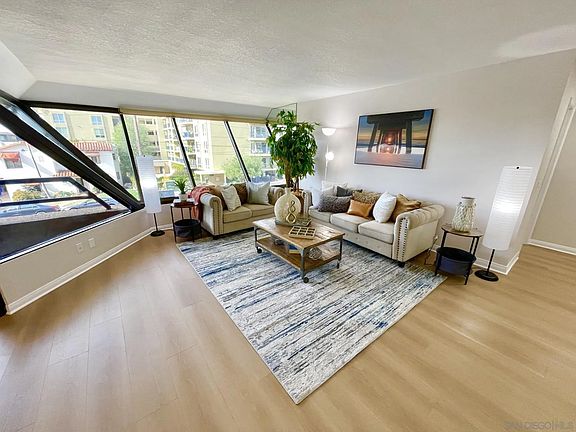 4th image of 230 W Laurel St Unit 201