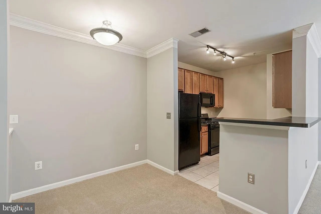 1 bed, 772 sqft, $1,860 — Photo 3