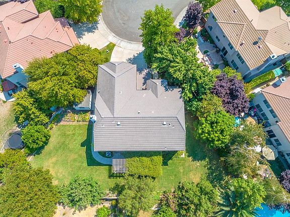 3rd image of 11 Kingman Ct