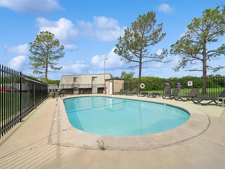 Cypress Pointe — Photo 8
