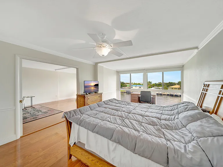 3100 NE 49th St #403 — Photo 20